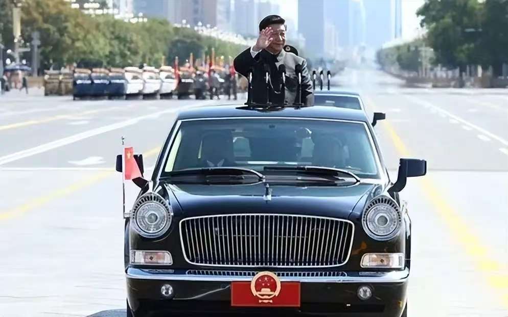 華原控股集團組織觀看天安門廣場盛大閱兵式